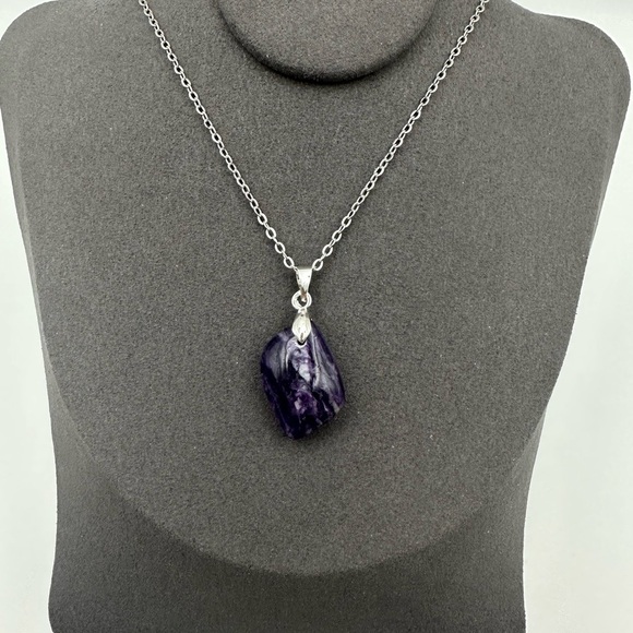 Chaorite Leaf Shaped Pendant Necklace on Copper Bail and Chain - Picture 2 of 9